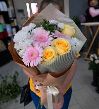 Букет цветов из:  Герберы, Розы и Хризантемы в Юрино