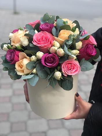 Цветочная композиция из Розы в шляпной коробке в Юрино